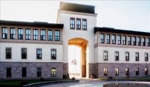 Koç üniversitesi deneyimini daha yakından tanıyabilmek ve mezuniyet sonrası muhtemel yolculuklara dair fikir sahibi olmak için her hafta yeni bir bölüm ile devam eden mezun hikayeleri podcast. Koc Universitesi Nden Profesyonellere Yonelik Yuksek Lisans Programi