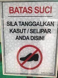 Begitu masuk kamar, tante langsung bergegas mandi karena sangat lelah dan ingin segera tidur. Facebook