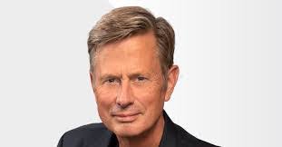 Melissa Tweed's Instagram, Twitter & Facebook