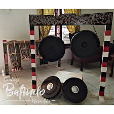 Salah satu alat musik tradisional masyarakat batak toba adalah hasapi. Jual Ogung Seperangkat Gong Batak Toba Kota Medan Lembaga Batindo Nusantara Tokopedia