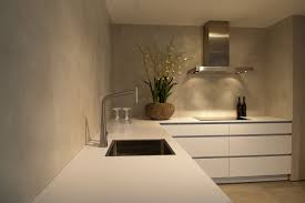 keukenwand in verbau betonstuc 06 8 lichte rivierklei te zien in de nieuwe keukenshowroom van plieger aan de a2 a keuken achterwand keuken keuken betonlook