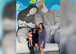 Connect with them on dribbble; Vanessa Bryant Daughters Take Family Picture With Mural Of Kobe And Gianna Cbs Los Angeles