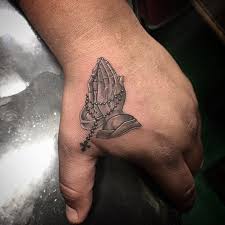 Betende hände tattoo erzengel tattoo himmel tattoos religiöse tattoos betende hände mit rosenkranz kompass tattoos kreuz tattoo betende hände tattoo wurde zunächst entwickelt, die von einem deutschen künstler albrecht dürer. Durer Hande Tattoo Spirit