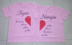 Trend baju couple sekarang sudah masuk ke beberapa aspek. Desain Kaos Couple Lihat Contoh Desain Kaos Couple Keren