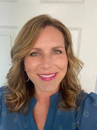 After a gorgeous few days, the spring rain is back. I realized after I  received input to help me decide between three different color tulips, that  I never shared which tulip I