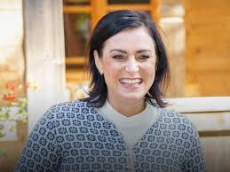 Elisabeth köstinger (born 22 november 1978 in wolfsberg, carinthia, austria) is an austrian member of the european parliament. Kostinger Prasentiert 2 Jahrigen Sohn Als Jungstes Jvp Mitglied Zackzack At
