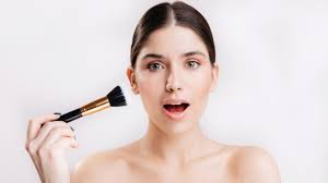 7 Perbedaan Bold dan Light Makeup