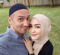 Nyaris Cerai, Potret Gary Iskak dan Richa Novisha yang Mesra