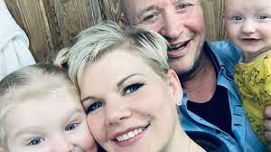Doch die fans rasten wegen des fotos aus. Nach Ihrem Mann Auch Melanie Muller Ist An Corona Erkrankt Promiflash De
