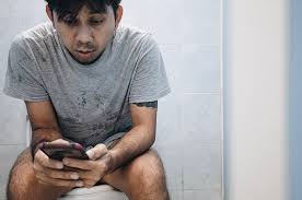 Memandikan bayi di bak mandi bayi tidak boleh sembarang. 6 Kebiasaan Di Kamar Mandi Ini Berdampak Negatif Bagi Kesehatan