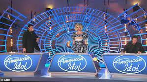 American Idol Katy Perry Reveals A Cutout Panel Of Her Dress For Easy Breastfeeding Access Daily Mail Online
