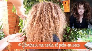 Sin embargo, cuando se tiene mucha cantidad, puede llegar a ser excesivo (aunque todo depende de preferencias). Como Cortar El Cabello Rizado En Seco Por Glorirovi Youtube