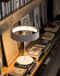Sin Lampe A Poser A Led Gris Aluminium Santa Lighting Light Maisons Contemporaines Decoration Contemporaine Cuisine Contemporaine