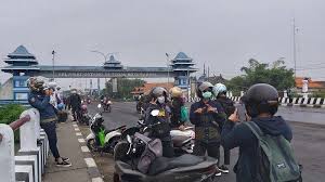 Check spelling or type a new query. Https Banyumas Tribunnews Com 2021 07 12 Kabar Duka Bupati Bekasi Eka Tutup Usia Saat Jalani Perawatan Covid Sempat Kesulitan Dapat Icu Https Cdn 2 Tstatic Net Banyumas Foto Bank Images Bupati Bekasi Eka Supria Atmaja Meninggal Dunia Dalam