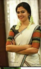 And the main speciality is the mundu have the thick light large kasavu on th Pin By Bala Krshnan On Kerala Saree à´•à´¸à´µ à´¸ à´° Beautiful Indian Actress Most Beautiful Indian Actress India Beauty Women