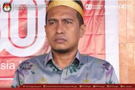 TemanPemilih, KPU Kabupaten Banggai menggelar Upacara Peringatan Hari  Kemerdekaan Republik Indonesia ke-80 dengan khidmat dan penuh semangat  nasionalisme bertempat di halaman Kantor KPU Kabupaten Banggai,  Minggu(17/08/2025). Dengan mengusung tema ...