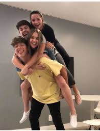 Black Best Friend Photoshoot Ideas Pin On Weddings Photography