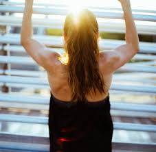 Cosmo vous livre quelques trucs et astuces maigrir avec les huiles essentielles. Comment Maigrir Des Bras Rapidement Mode D Emploi 6 Exercices Cles