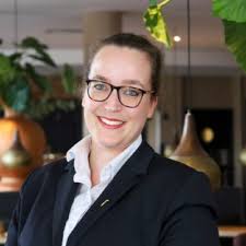 Vanaf vandaag kan ik het officieel zeggen: ik ben doorgegroeid van  Assistent Manager naar Restaurant Manager! Toen ik zo'n 3 jaar geleden  begon bij Van der Valk Leusden, had ik nooit verwacht