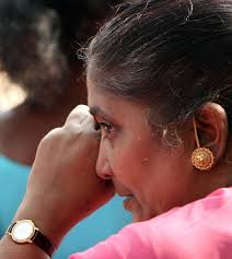 Well wishers make a beeline at ailing Bal Thackeray's residence