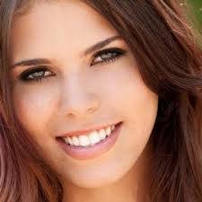 Karen Bergman's Instagram, Twitter & Facebook