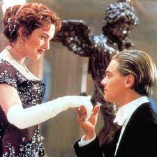 Kate winslet offers her hand to leonardo dicaprio in a scene from the film 'titanic', 1997. Kate Winslet Admits She Never Fancied Leonardo Dicaprio Breaking The Hearts Of Shippers Everywhere Vogue