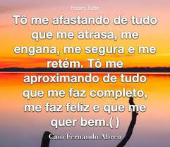 Deixei de acreditar em pessoas por você, ignorei totalmente quem hoje está do meu lado simplesmente pra te dar atenção. To Me Afastando De Tudo Que Me Atrasa Me Engana Me Segura Caio Fernando Abreu
