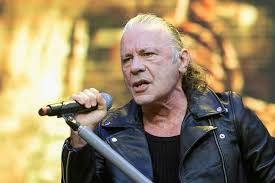 How Iron Maiden's Bruce Dickinson Sounded Singing After Cancer Diagnosis