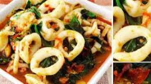 Panaskan minyak, tumis bawang dan bawang bombay hingga layu dan berubah warna. Resep Masakan Cumi Kemangi Pedas Penambah Selera Makan