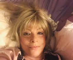 I've been doing this method almost every day since I learned it from a  70-year-old master. Ingredients: 2 cups of water 2 eggs 1 egg yolk for  spreading Must express something to