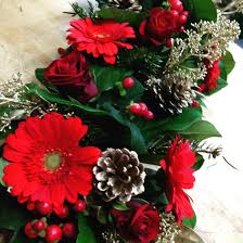 Chemin De Table De Noel Les Jardins De Marianne 34 Boulevard Henri Barbusse 78210 Saint Cyr L Ecole 01 Chemin De Table Noel Table De Noel Fete De Fin D Annee