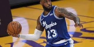 Dan salah satu teknik dasar yang terlebih adalah teknik melempar bola basket. Cara Cara Melempar Dan Umpan Dalam Bola Basket Halaman All Kompas Com
