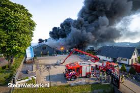 Betaal eenvoudig vooraf of achteraf bij rhodos is het mogelijk om uw aangeschafte product in te ruilen tegen een ander product. Grip 1 Zeer Grote Brand Bedrijfspand Elzenweg Zuiderzeestraatweg Oldebroek Foto S Stefan Verkerk Fotografie Webdesign