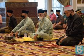Tengku ahmad ismail muadzam shah. King Queen Perform Aidilfitri Prayers With Istana Negara Staff