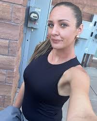 Courtney Sinagra's Instagram, Twitter & Facebook