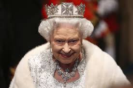 Au total, ce sont 22 personnes qui sont mortes et 75 qui ont été blessées. Les Curieux Pouvoirs De La Reine D Angleterre