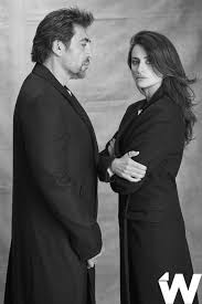 Everybody knows that the captain lied. Javier Bardem And Penelope Cruz Everybody Knows Pregnant Couple Couple Photography Poses Couple Portraits