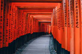 Foxes are thought to be inari's messengers, resulting in many fox statues across the shrine grounds. Fushimi Inari Taisha Kyoto S Most Visited Shrine By Foreign Visitors Japan Web Magazine