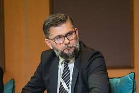 Rząd planuje zniesienie niektórych obostrzeń po 27 grudnia. Prof Banach Stopniowe Znoszenie Obostrzen To Dobry Sposob Na Walke Z Epidemia Po Godzinach