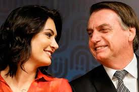 Em abril do ano passado, por exemplo, ele a acompanhou em visita oficial a campina grande, na paraíba. Extrema Imprensa Chega Ao Fundo Do Poco E Para Atingir Bolsonaro Aventa Infidelidade De Michelle