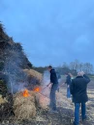 Brauchtum in Beelen: Landjugend zündet Osterfeuer an