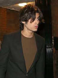 Zayn malik just got a new breakover hair color after ending his relationship with supermodel gigi hadid. Zayn Malik S Hair Transformations From Bleached To Shaved That Curl Capital