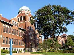 Va bateti joc de noi. Loyola University Chicago Water Tower Campus Chicago Water Tower Loyola University Loyola University Chicago