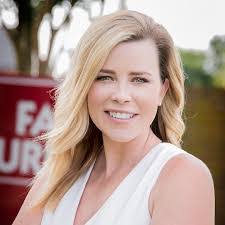 Amy Roberson's Instagram, Twitter & Facebook