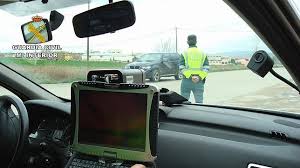 Un detector de radar es un dispositivo pasivo electrónico usado por conductores de vehículos para saber si su velocidad está siendo monitoreada por inspectores con pistola radar, logrando potencialmente evitar una infracción por alta velocidad. Las Diferencias Entre Avisadores Inhibidores Y Detectores De Radar