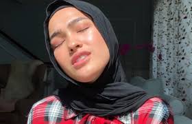 Elfira loy & ezlifa loy juri: Elfira Loy Menangis Lagi Kali Ini Kerana Ibunya Beautifulnaara