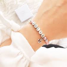 Armband Mit Namen Von Kindern Bestellen Buchstaben Armband Mit Perlen Und Anhanger Kaufen Personalisiertes Armband Mi Armband Mit Namen Namensarmband Armband