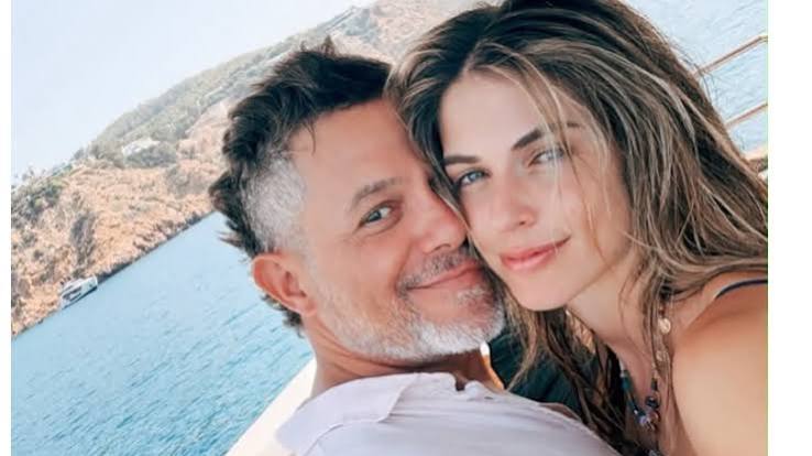 Stephanie Cayo está embarazada? Alejandro Sanz publicó foto de su novia que  desató rumores | Revista Vea