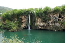 Les Raspes Du Tarn En Aveyron La Cascade Des Baumes Aveyron Larzac Les Cascades