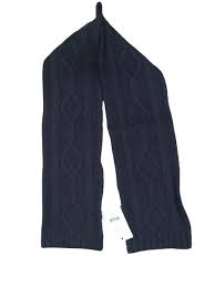 In a timeless navy knit with contrast pom that's easy to pair with your favourite coats when wrapping up warm. The Little White Company Boys Wool Cable Scarf One Size Fits All Child Afashionistastore